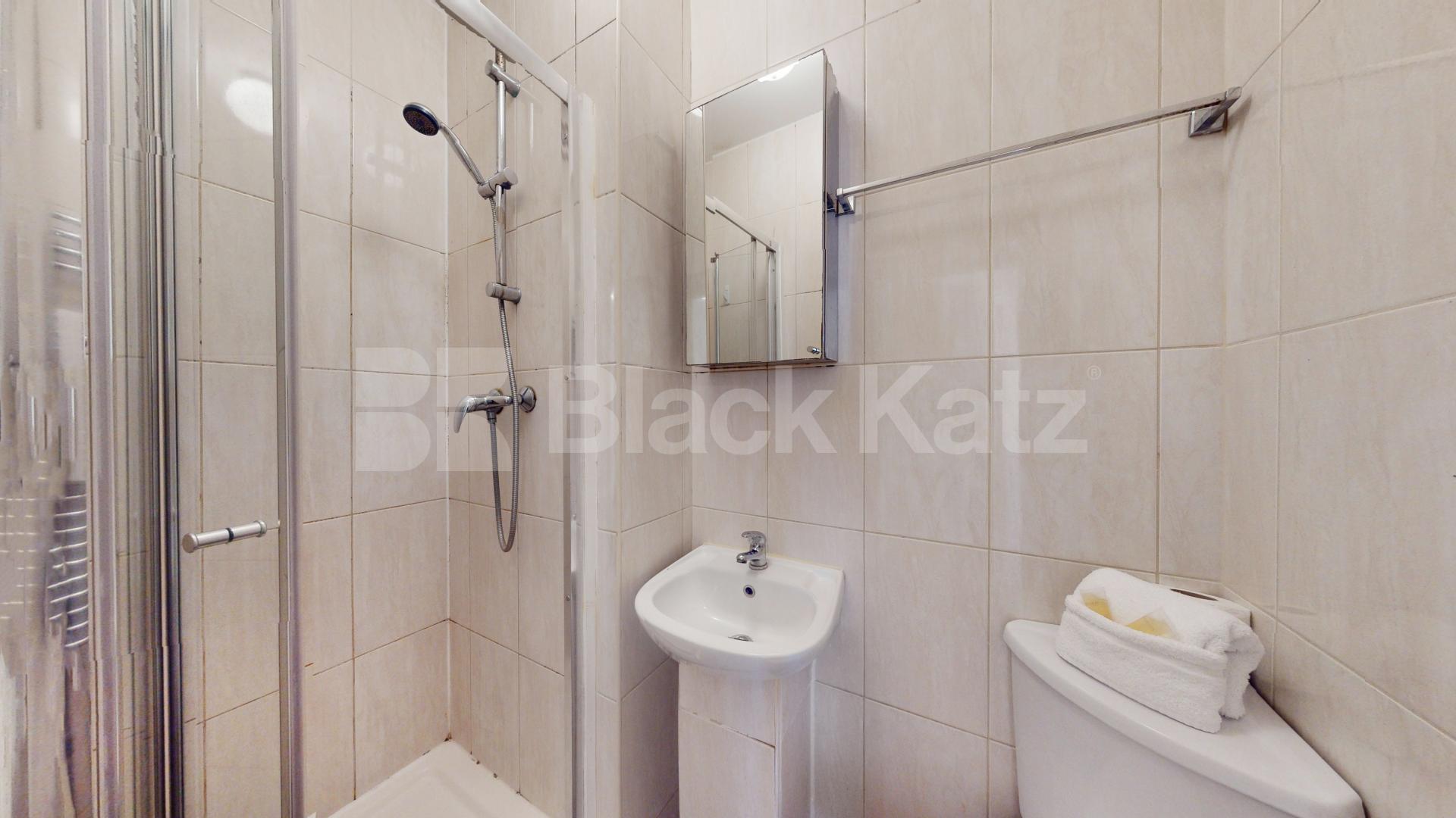 Stylish 3 bedroom flat on quiet residential street in Camden  Rochester Road, Camden